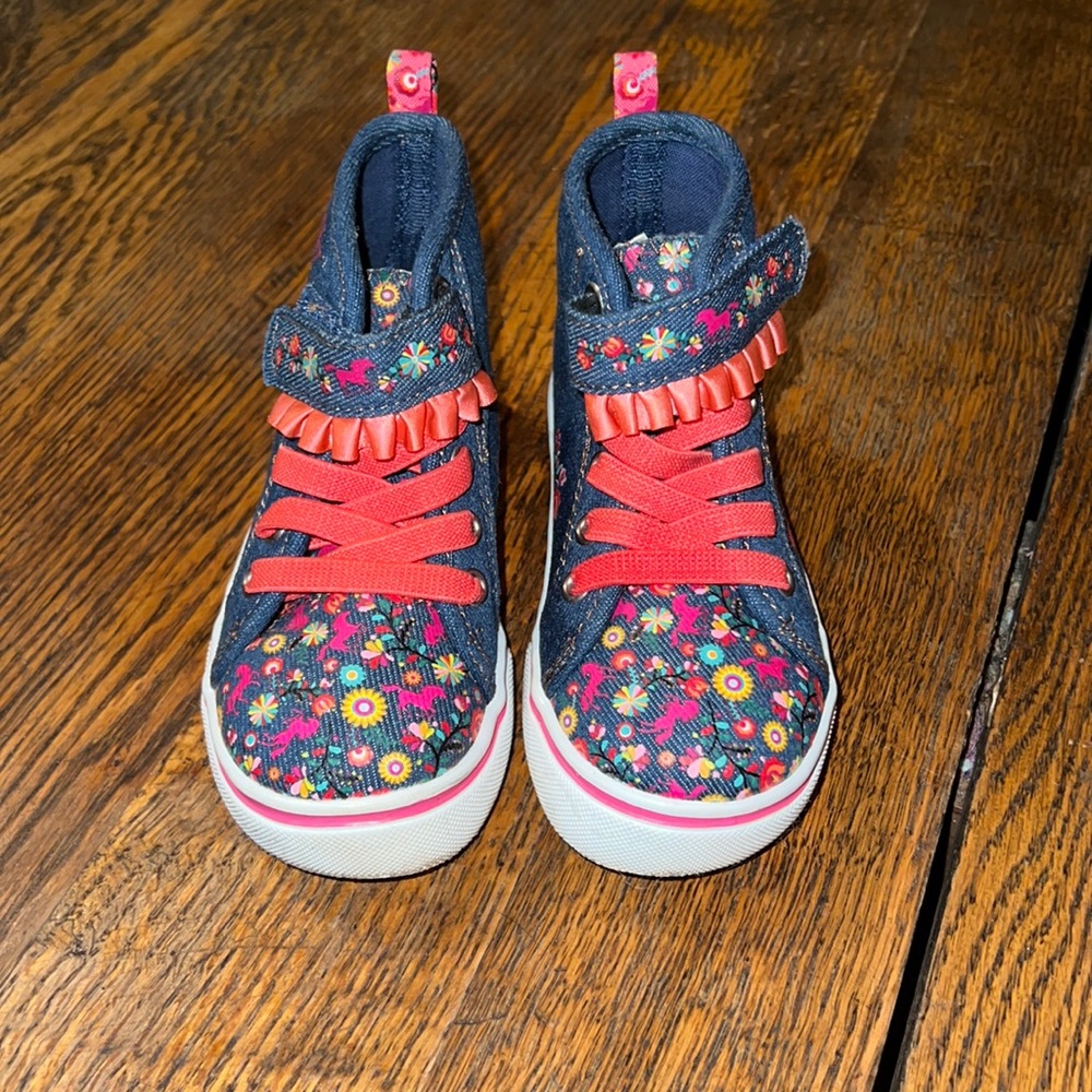 Dream Works Wild Spirit Kids Shoes Size 8
